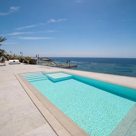 Casa Leon, Exceptional 6 Bed Villa Puerto del Carmen (Lanzarote)